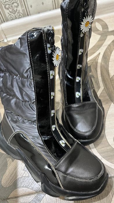 Продам зимние сапожки для девочки