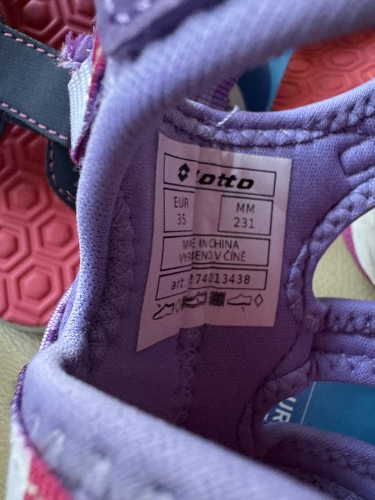 Детски сандали и обувки