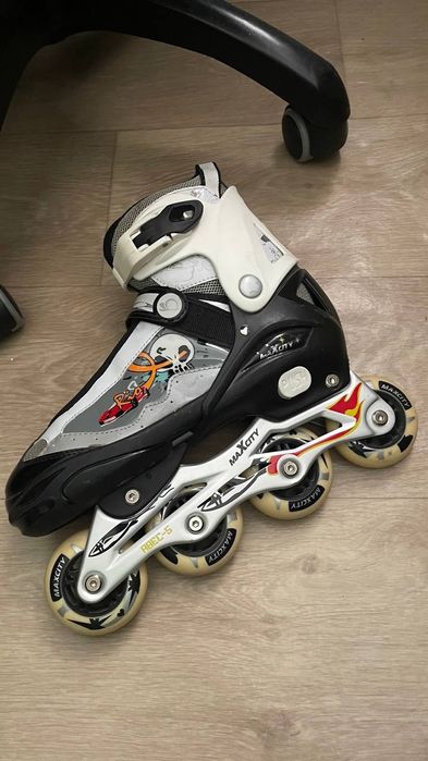 Роликовые коньки