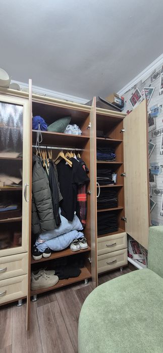 Шкаф, угловой стол с полками