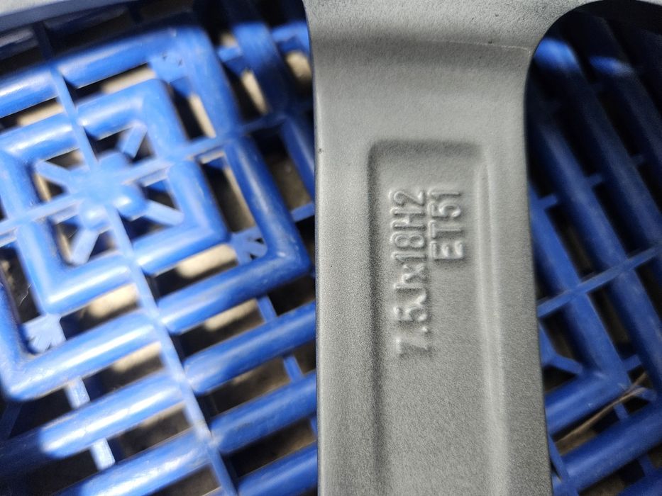 Vând jante r18 Audi 3 Originale