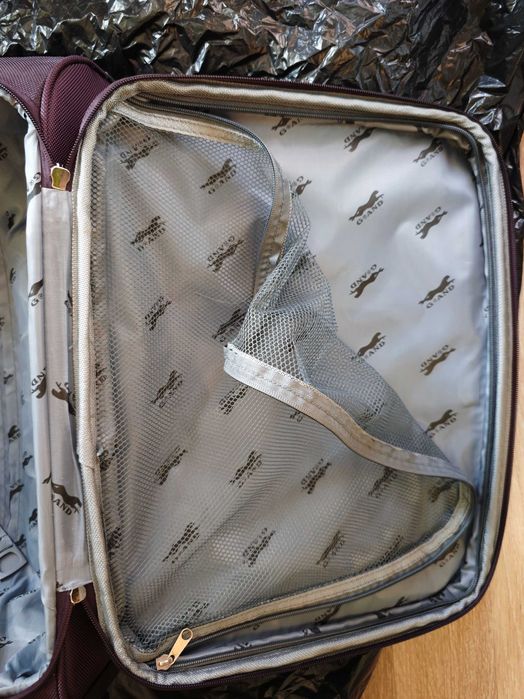 Продавам малък куфар Grand Ghepard