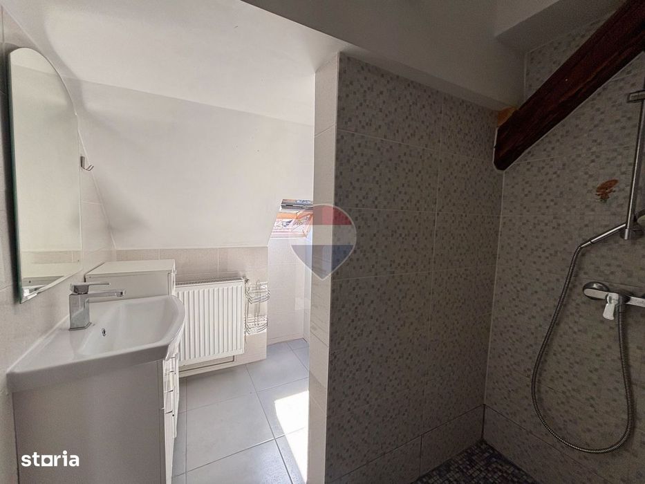 Casa individuala renovata in 2019– Lazaret, teren 373 mp