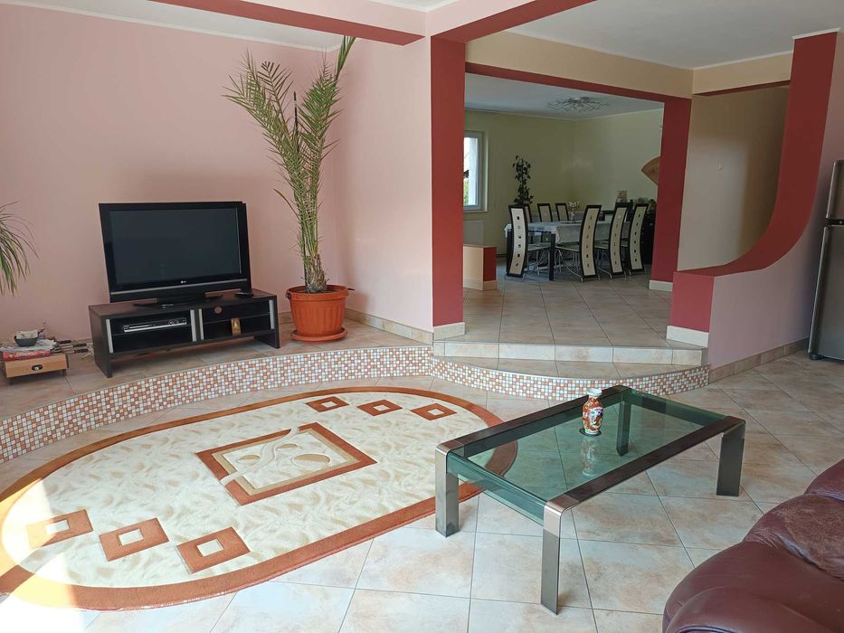 OTOPENI CENTRAL–VILA GENEROASĂ -350m.p. pe 1000m.p. teren- ideala familie extinsa, afaceri sau investitie