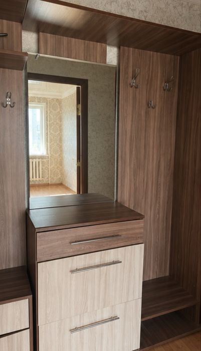 Продаётся прихожая (гарнитур).
