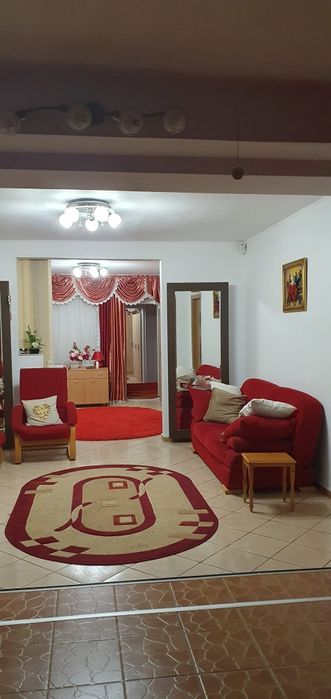 Ofer spre închiriere vila în Ploiești