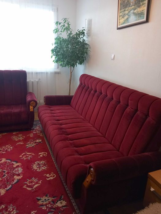 Продава 2 броя дивани