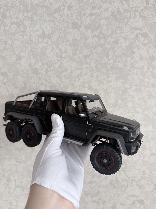 Колекционерски модел Mercedes-Benz G-class 6x6 Autoart 1/18