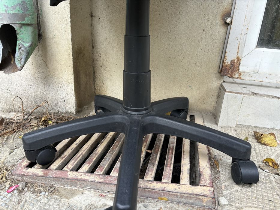 Стол на колелца