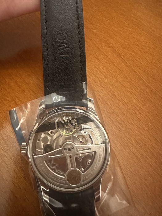 Часовник IWC с две каишки