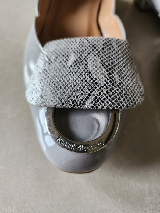 Елегантни обувки на английската марка Russell  Bromley