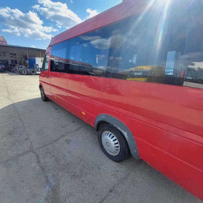 Microbuz transport persoane 16 locuri
