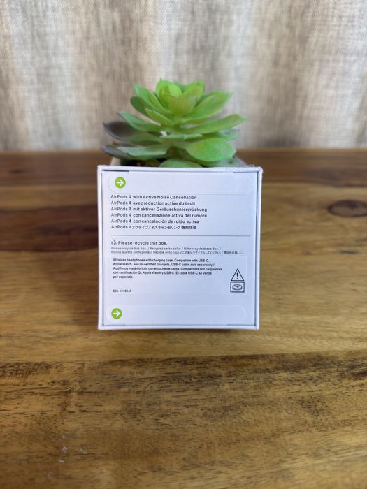 • Husa + cablu • Airpods 4 ANC sigilate