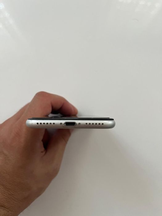 Продавам iPhone  7 32 аGB