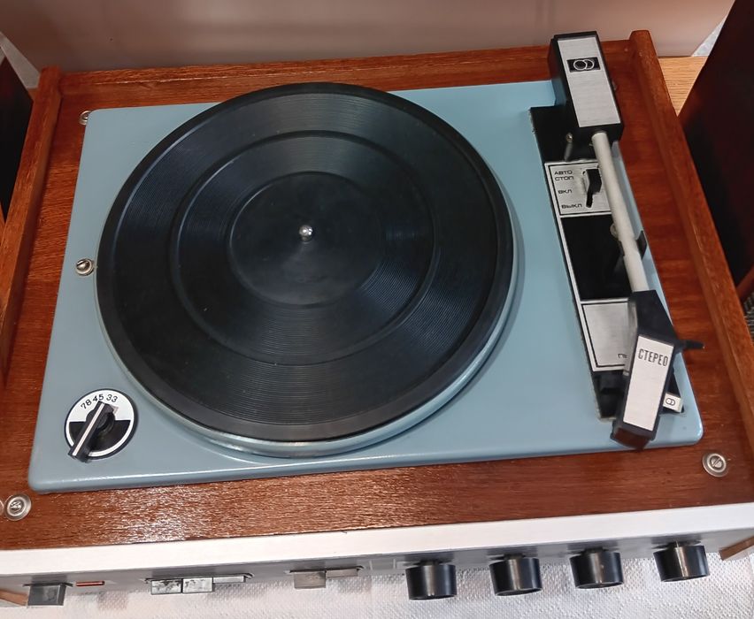 Adevarata legenda! Vand pick-up Akkord 201 stereo perfect funcțional
