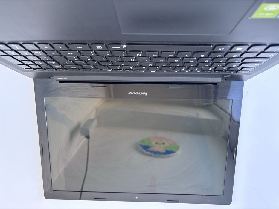 Laptop Lenovo pentru piese  cu display defect