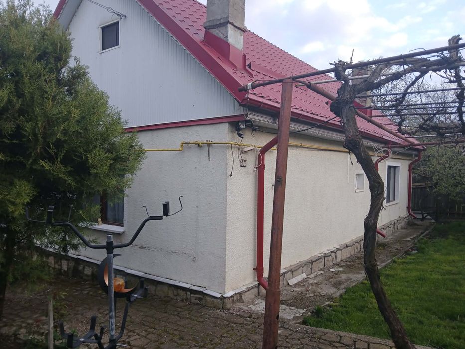 Casa de vanzare 5 camere Moinesti