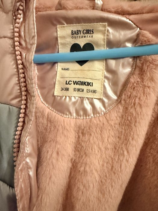 Vand geaca fetite,  NOUA , pret 30 lei .