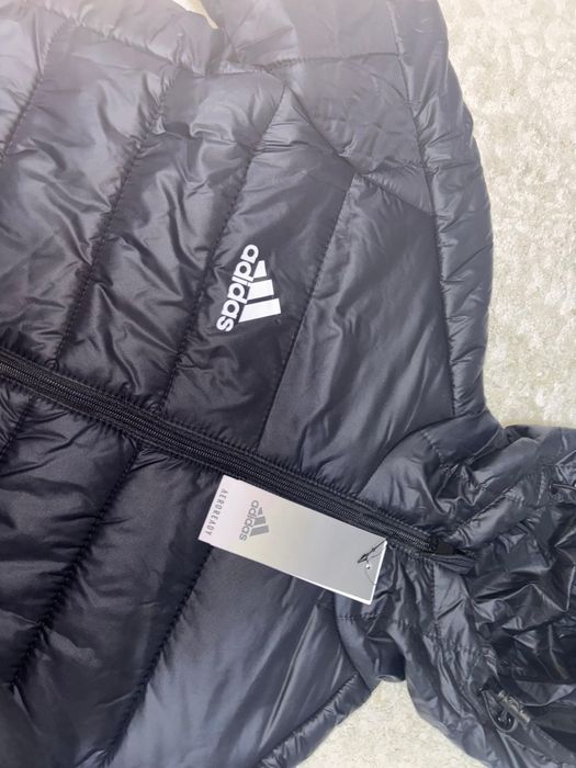 Adidas куртка новый