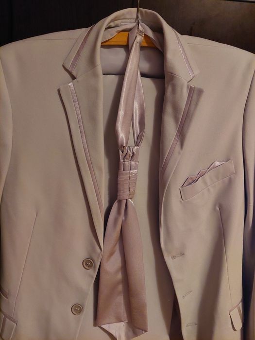 costum ginere (nas ,etc) pentru nunta,culoare gri marime 42