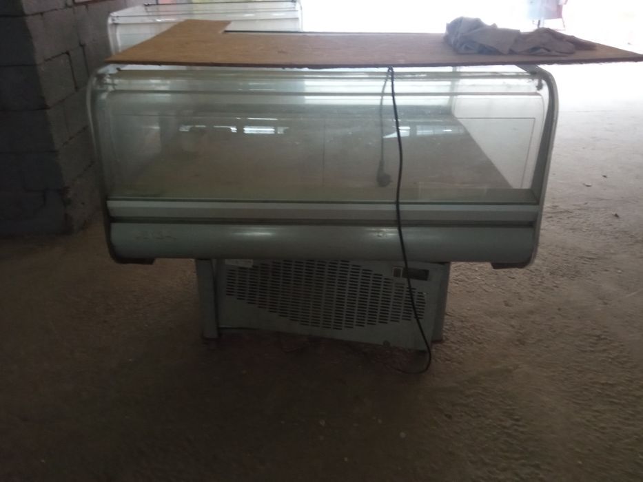 Холодильная витрина бу