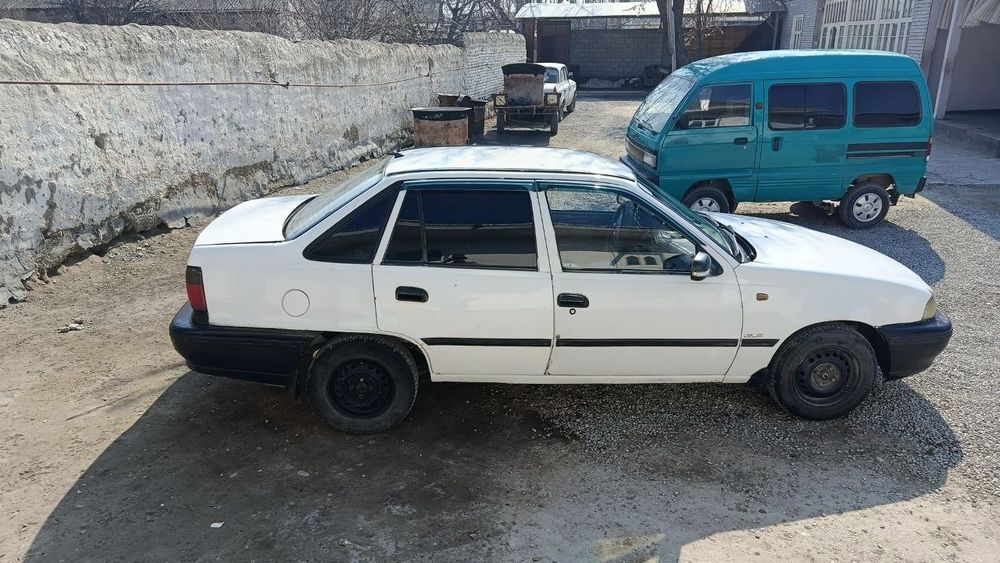 Нексия 1 сотилади