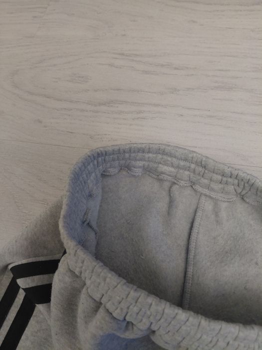 Pantaloni de trening gri