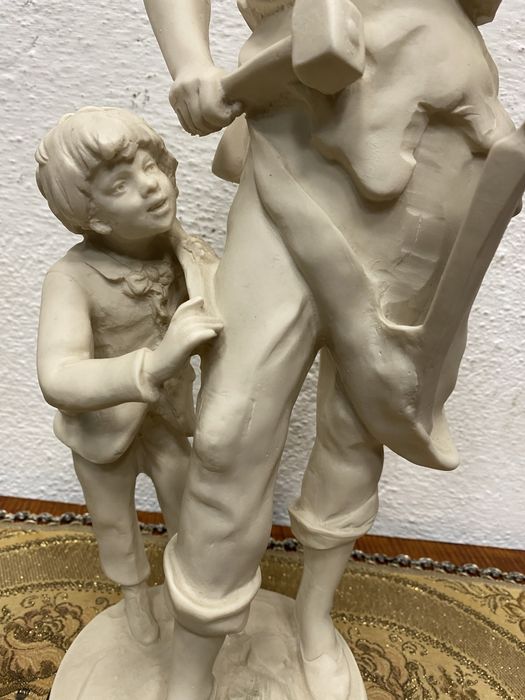 Италианска фигура от порцелан