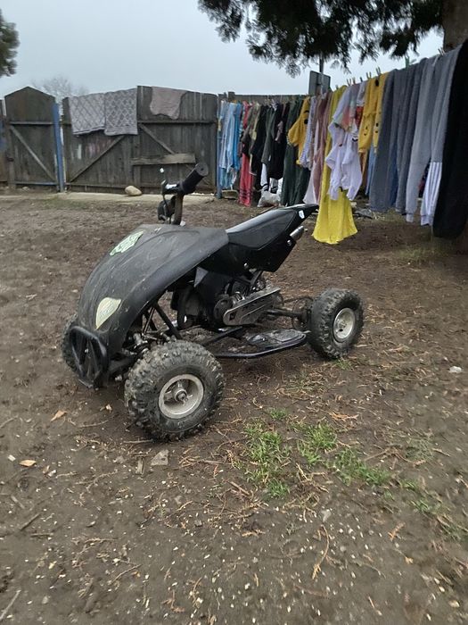 Vand atv 49cc 2 timpi pentru copii este delimitat si prinde 50kmh