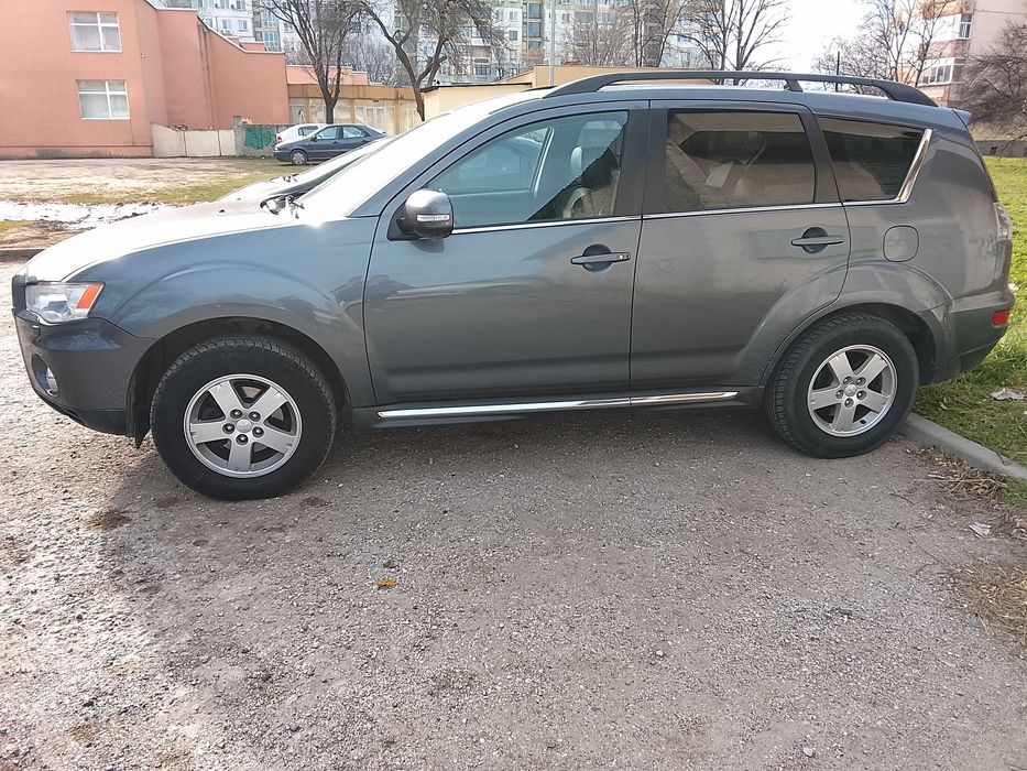 Mitsubishi Outlander 2012 г.