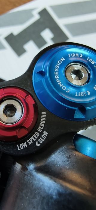 Нов FOX DHX2 Performance Elite 225x75mm Trunnion 400lbs Coil Rear Shoc