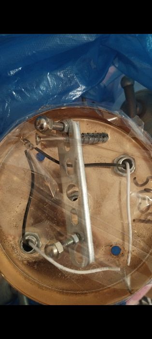 Продам люстру  компактную