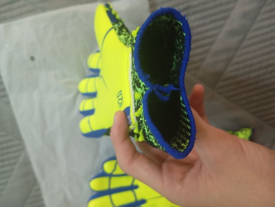 Предатор перчатки М-L размера новые