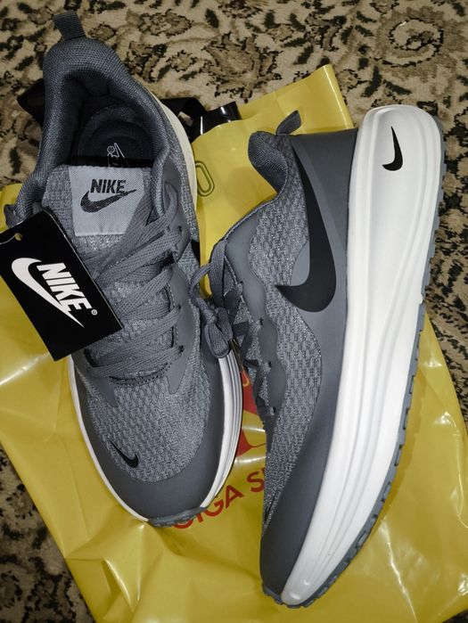 Продам Красовки NIKE. Новые. 43 размер
