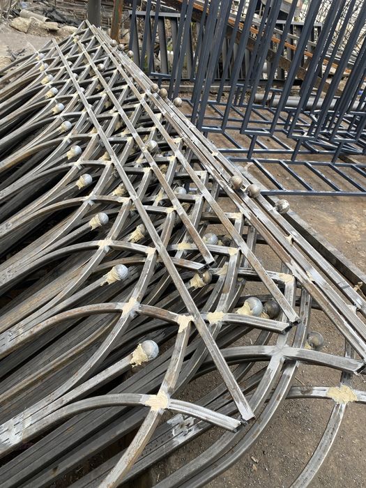 Deraza va balkonlar uchun panjaralar