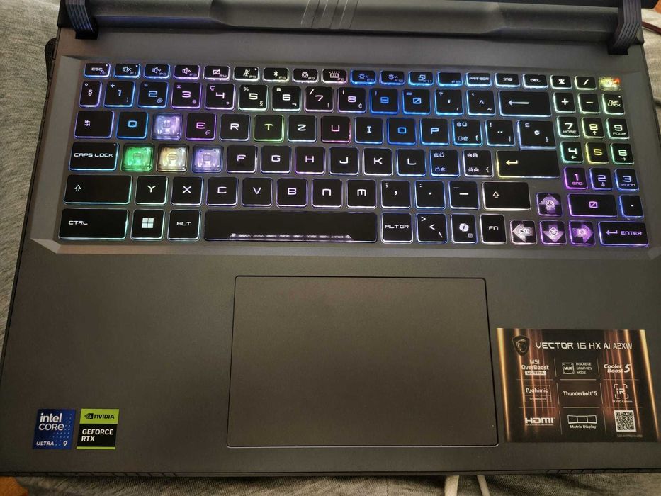 Laptop Gaming MSI Vector 16 RTX 5080,I9 ULTRA,1TB,16GB