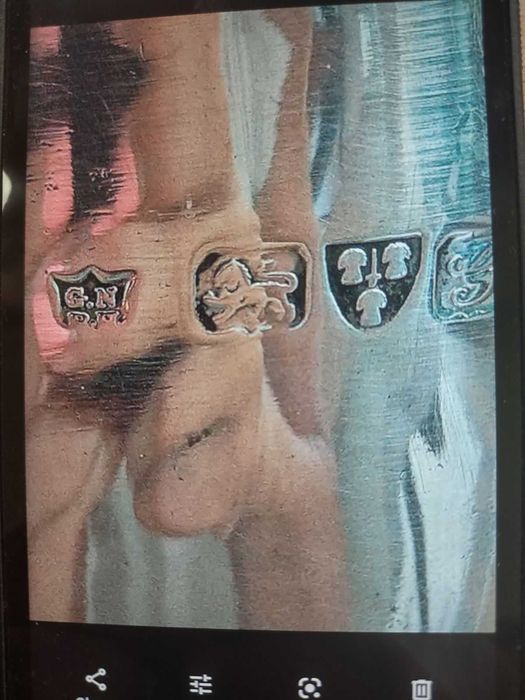 Продавам уникален сребърен бокал на Английски сребърник от Честър