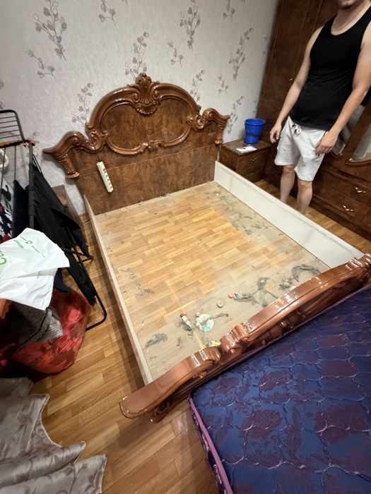 Продам спальный гарнитур