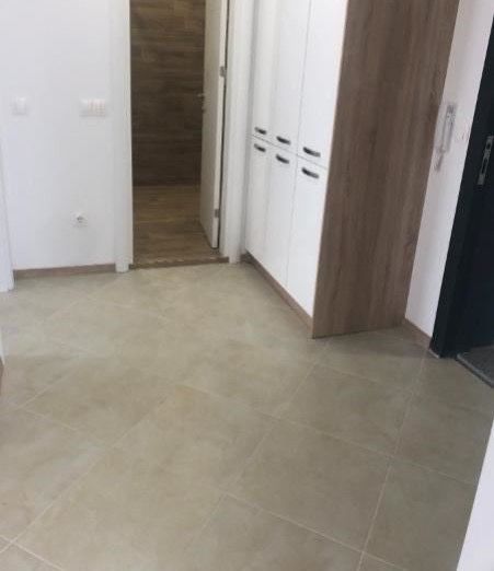 Тристаен обзаведен апартамент в кв. студентски град