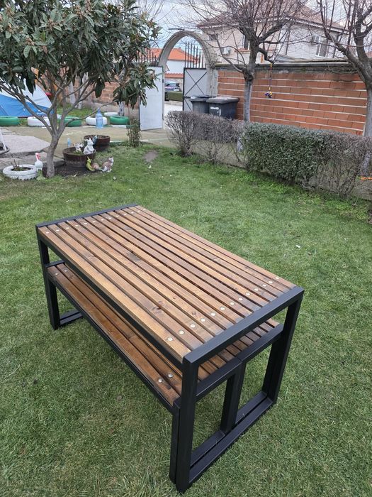 Комплект за градина от метал и дърво - маса с две пейки