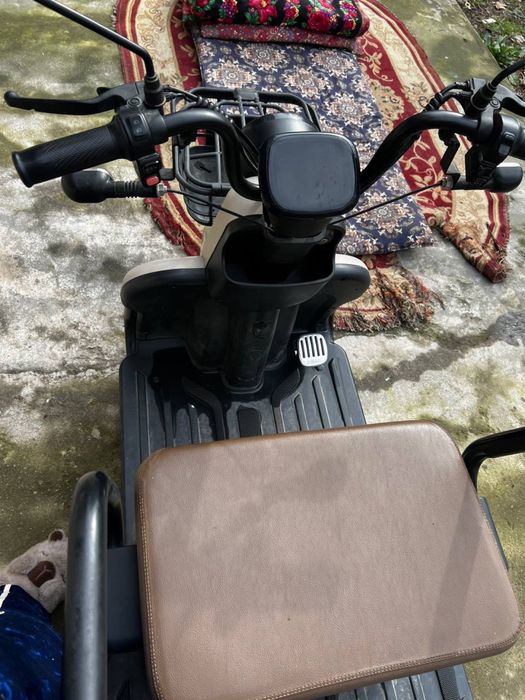 Elektronniy skuter 3 kishilik yarim puliga