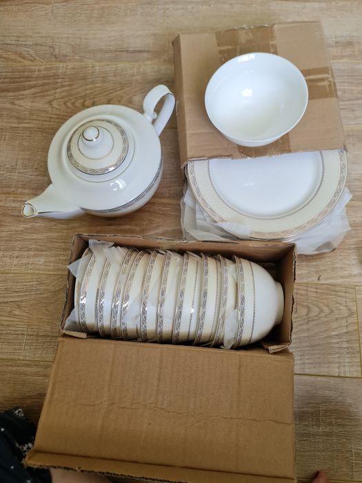 Продам чайно столовый сервис 74 предмета