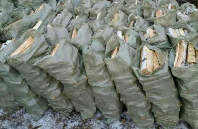 Уголь и дрова в мешках