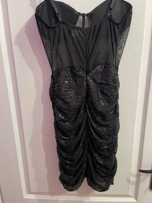 Рокля с паети по тялото