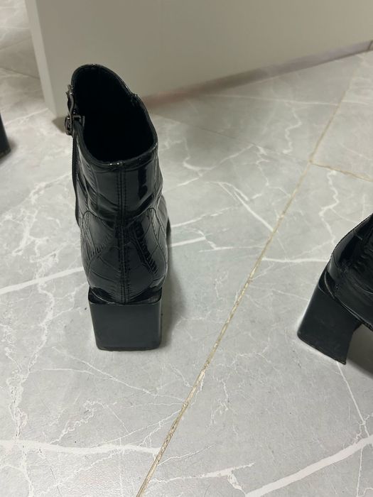 Аяу киім сатылады