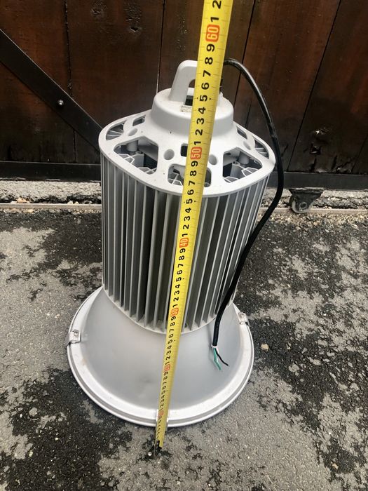 Proiector LED garaj hala industriala sau alte spatii