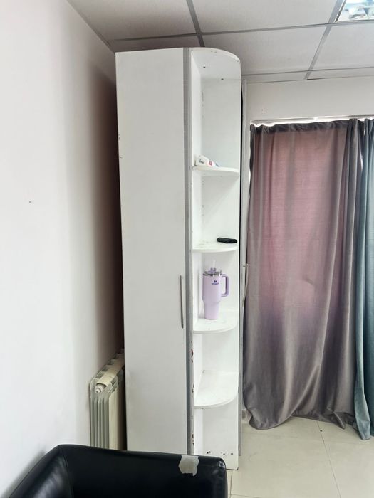 Шкаф, можно для дома или для офиса.