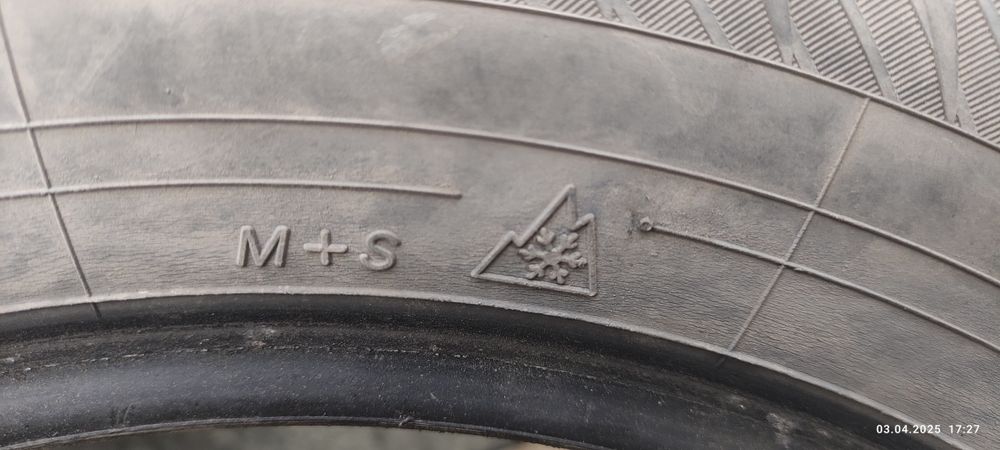 Зимние шины 215/65/16.