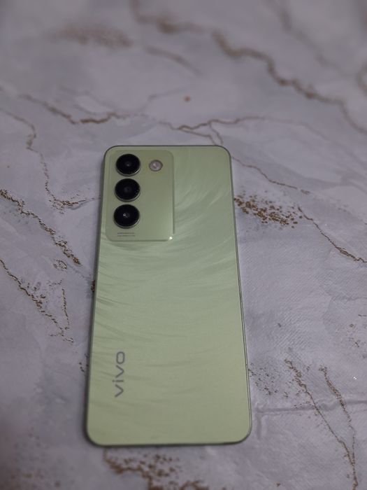 Срочно продаются смартфон Vivo Y100