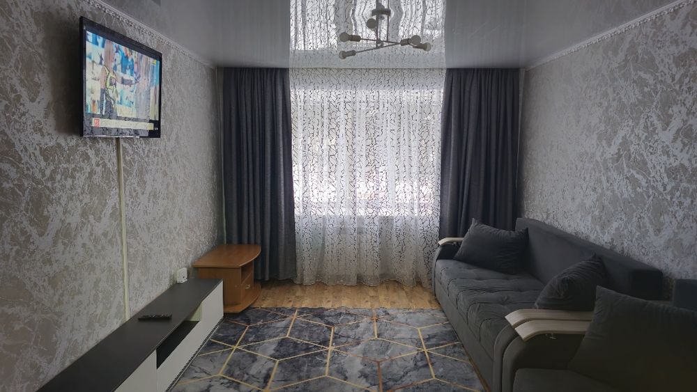 Продам 2-х комнатную на 4 районе